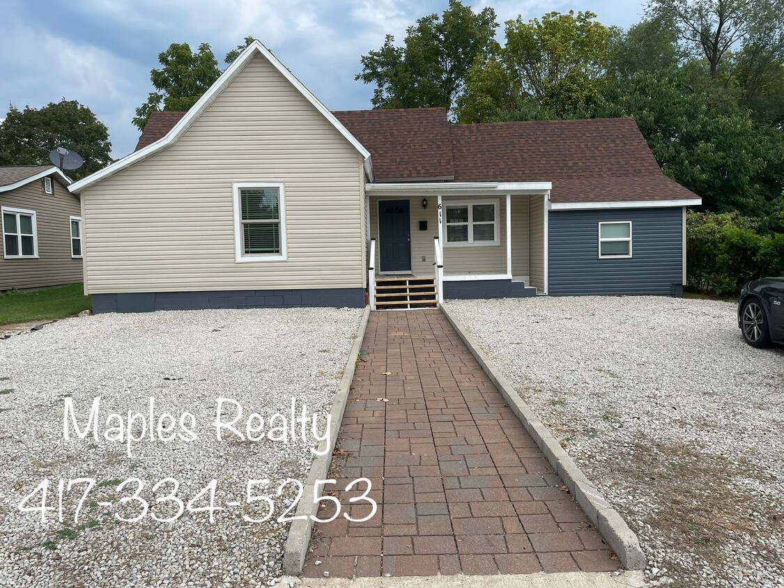 Foto principal - 3 Bedroom, 2 Bath Home in Downtown Branson...