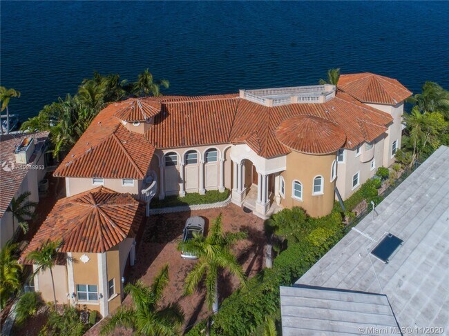 Foto del edificio - 16479 NE 30th Ave