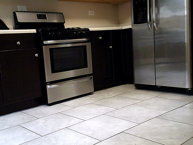 Building Photo - Great 4 bedroom 1.1 bath and 1 car garage