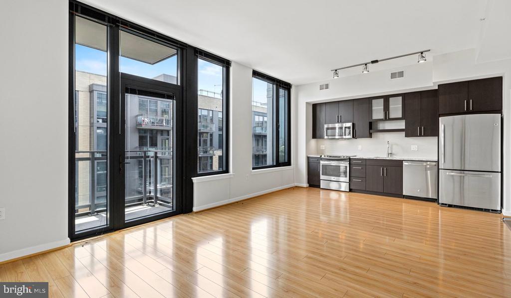 Foto principal - 8300 Wisconsin Ave