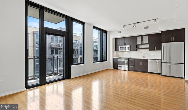 Foto del edificio - 8300 Wisconsin Ave