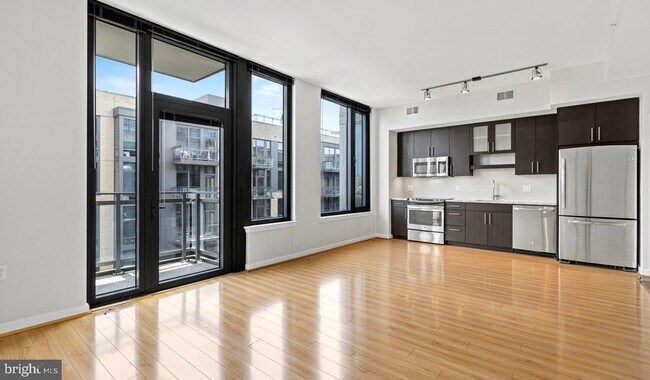 Foto del edificio - 8300 Wisconsin Ave