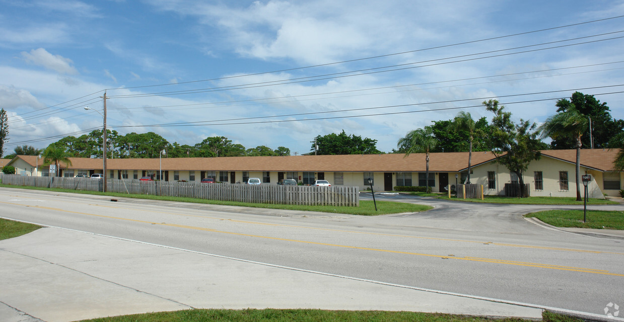 Primary Photo - Toney Penna Apartments