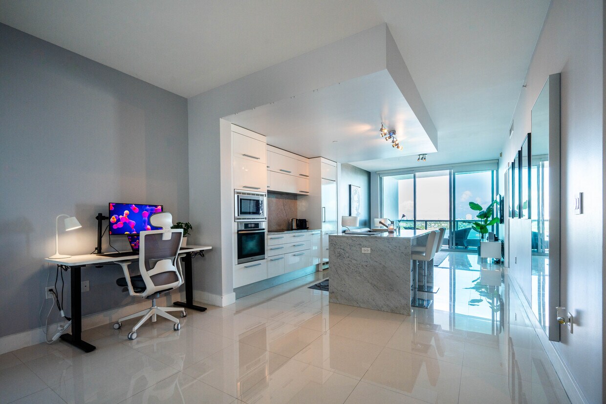 Foto principal - 900 Biscayne Blvd