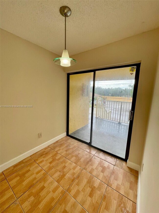 Foto del edificio - 500 NW 210th St