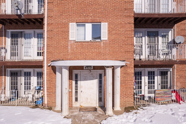 Entrance - 4181 Williamsburg Ct