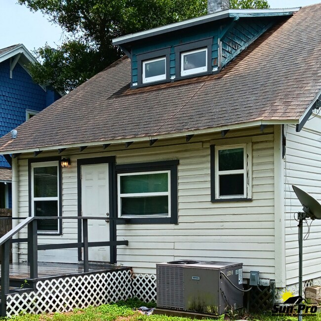 Building Photo - 212 Mullally St