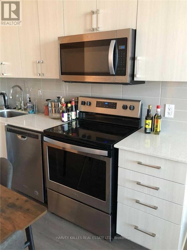 Building Photo - 591 Sheppard Ave E