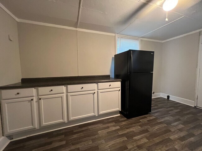 Foto del edificio - MOVE-IN READY!