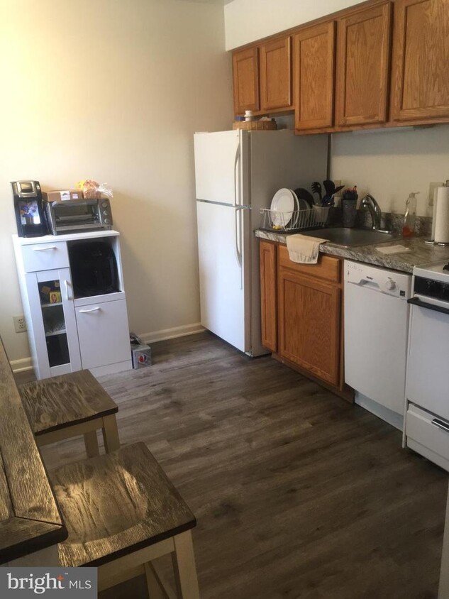 Primary Photo - 412 N Orange St