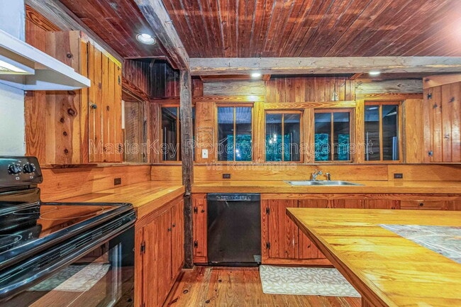 Building Photo - 380 Hatley Rd