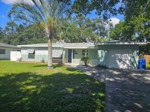 Building Photo - 1560 Robinson Dr N