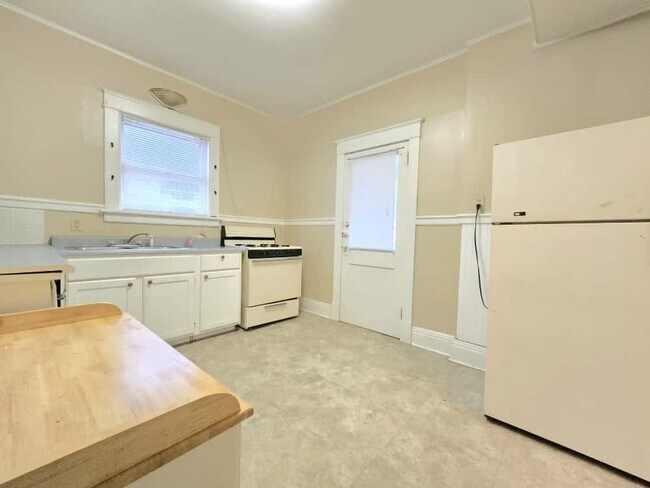 Foto del edificio - 218 E Navarre St