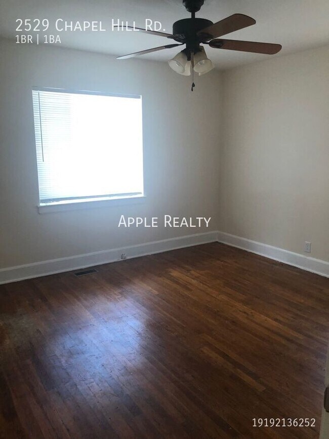 Foto del edificio - 2529 Chapel Hill Rd - August 19, 2022