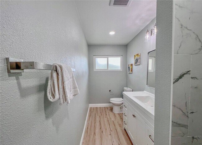 Building Photo - 20560 Scenic Dr