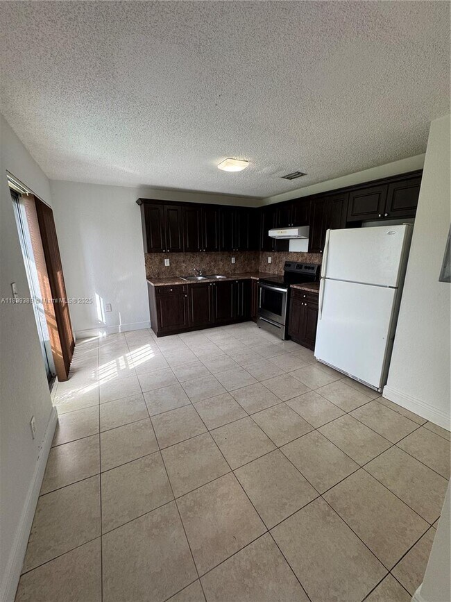 Foto del edificio - 757 NW 95th Terrace