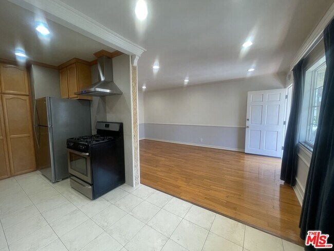 Foto del edificio - 1126 N Formosa Ave