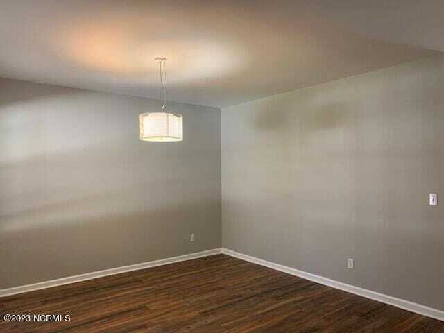 Building Photo - 862 Blue Bird Dr