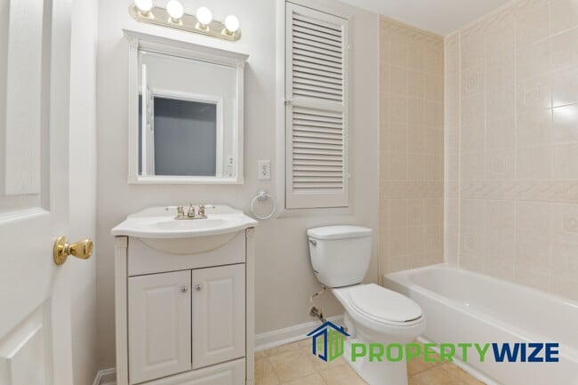 Foto del edificio - 9022 Samoset Rd
