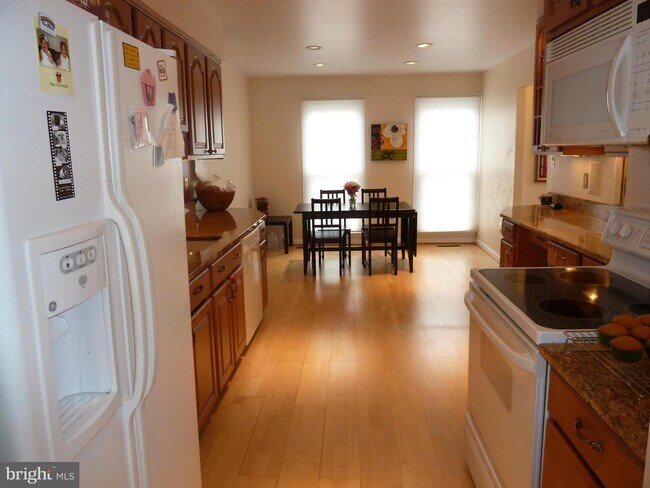 Building Photo - 9910 Longford Ct