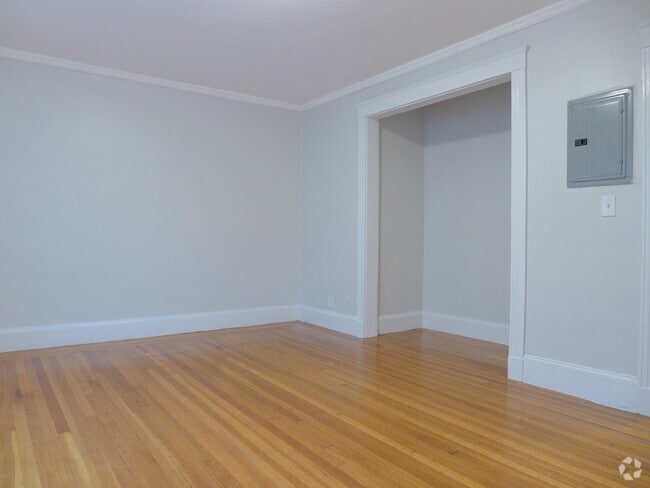 Building Photo - 18 Claymoss Rd