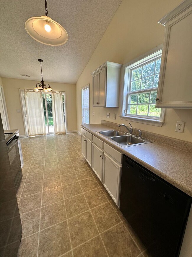 Foto del edificio - Exclusively Offered by Muse Realty, LLC