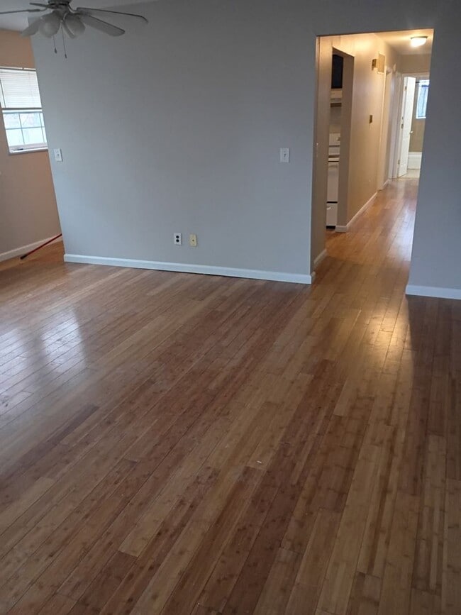 Building Photo - Kilarney Drive