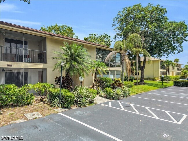 Foto del edificio - 5713 Foxlake Dr