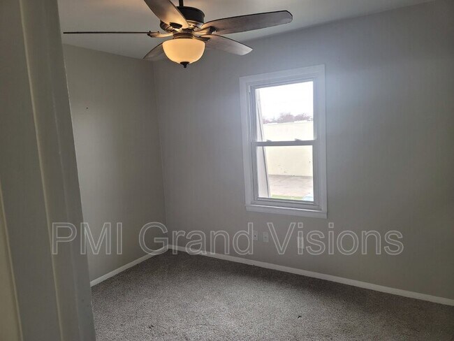Building Photo - 1618 University Dr