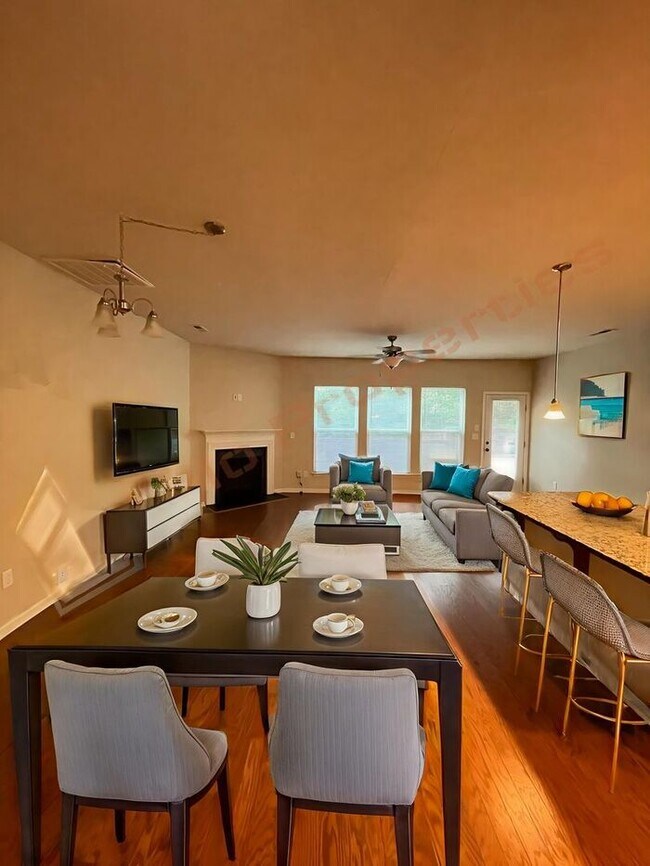Foto del edificio - Beautiful 3-bedroom, 2.5-bath townhome