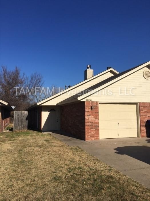 Primary Photo - 3 Bedroom, 2 ba Duplex