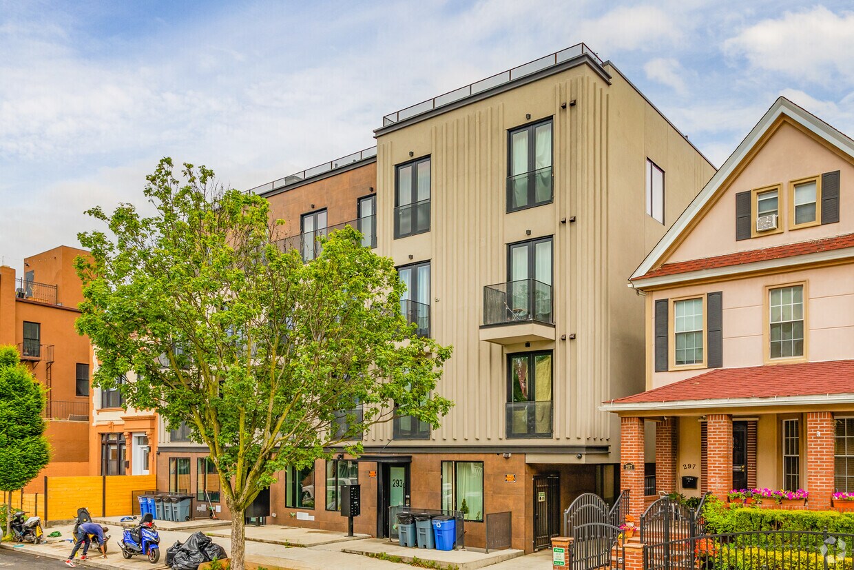 Building Photo - 289 Fenimore St