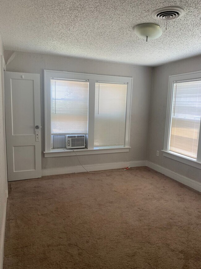 Building Photo - G2 DUPLEX