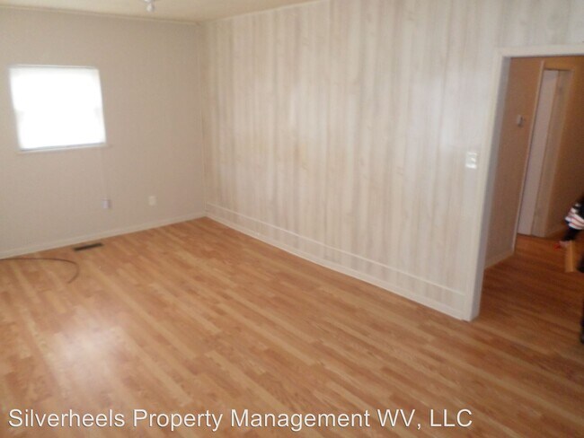Building Photo - 1046 24th St