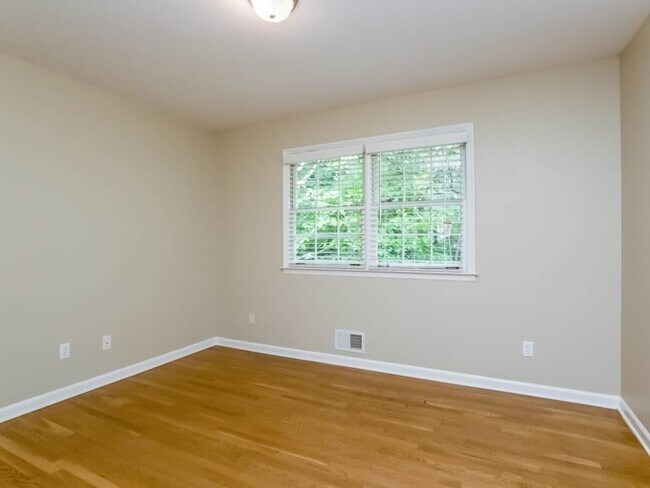 Foto del edificio - 680 Foxcroft Cir SE