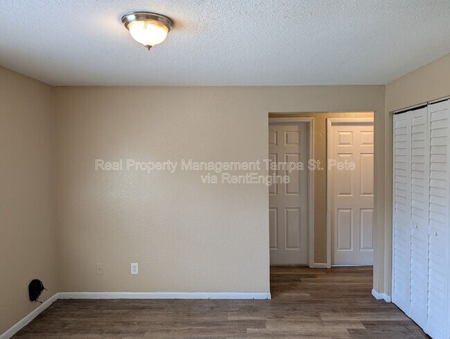 Foto del edificio - 8429 N 39th St