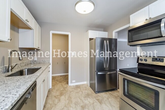 Foto del edificio - 4338 West 229th Street