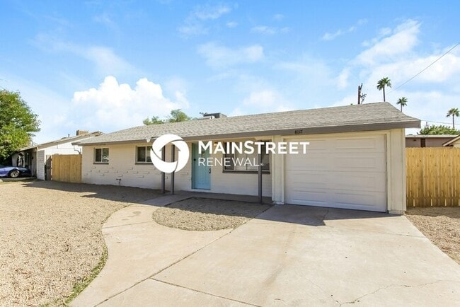 Building Photo - 4 Bedroom Pet-Friendly Home in PHOENIX, AZ with Main Street Renewal