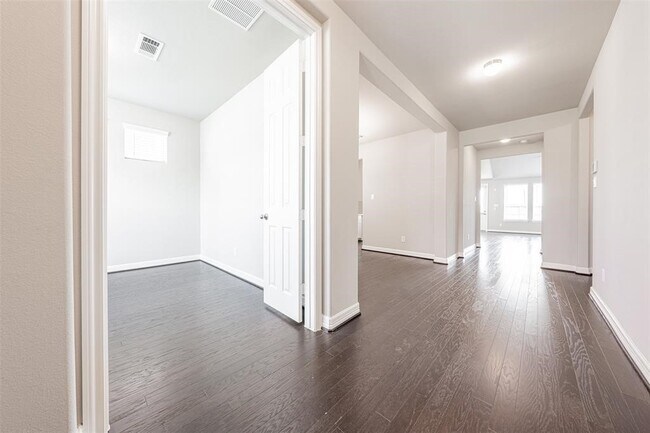 Building Photo - 157 Sunray Creek Dr