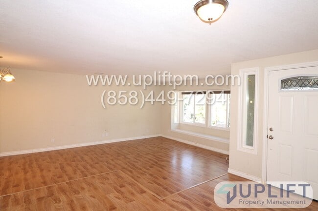 Building Photo - 4 Bedroom 2 Bathroom with Garage and Green...