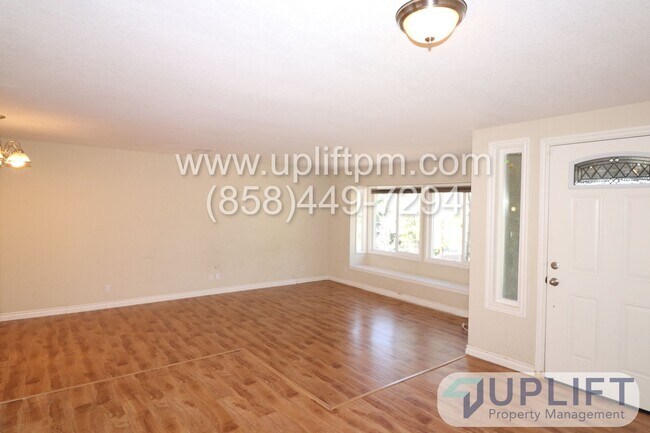 Foto del edificio - 4 Bedroom 2 Bathroom with Garage and Green...