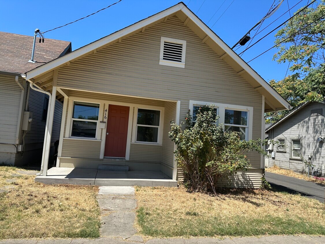 Foto principal - 416 W 11th St