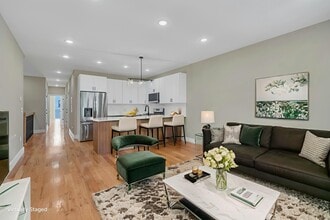 Building Photo - 275 Pearsall Ave