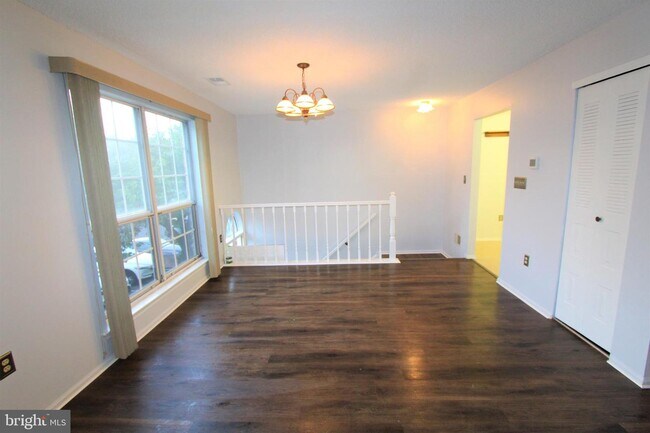 Building Photo - 46 Versailles Ct