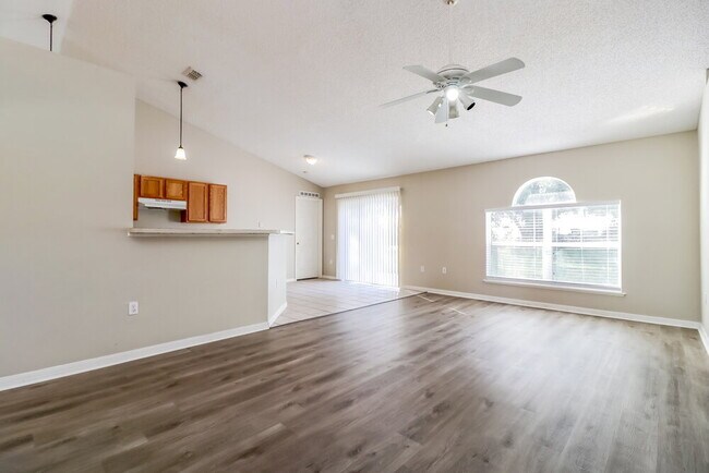 Foto del edificio - 3830 Sleepy Hill Oaks Loop