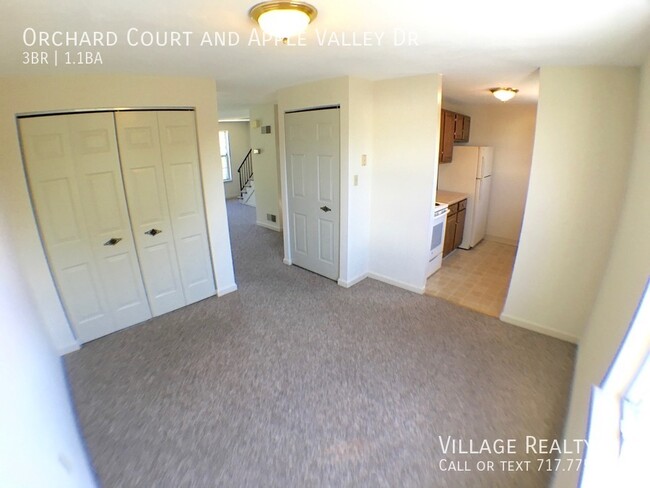Building Photo - ONE MONTH FREE RENT! Roomy 3-bed townhome ...