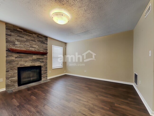 Foto del edificio - 6351 Hollingsworth Dr