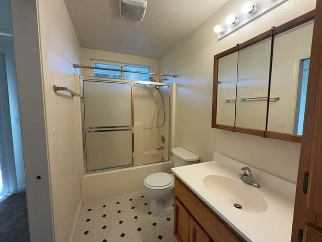 Building Photo - 3121 Matthew Ln