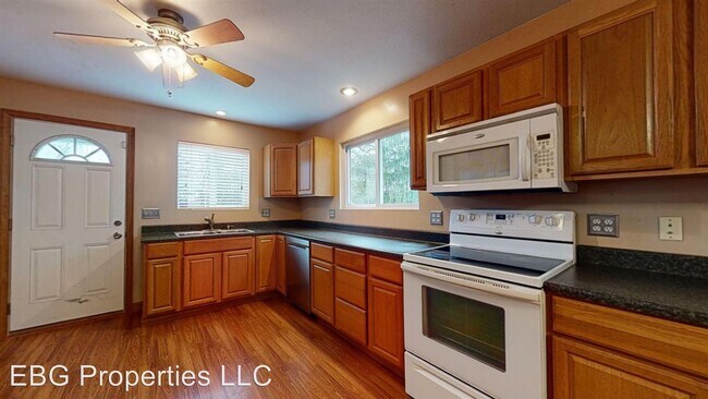 Building Photo - 3 br, 2 bath House - 223 Kyle Rd