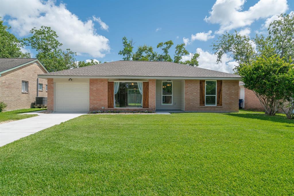511 Avondale Ln, Friendswood, TX 77546 House for Rent in Friendswood
